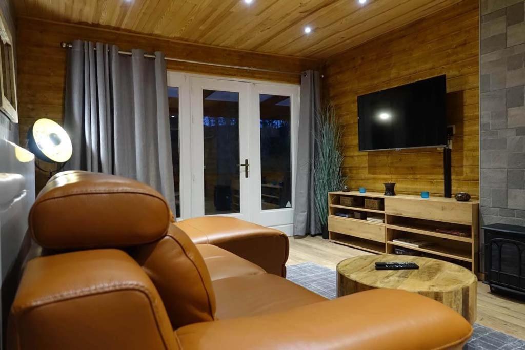 Le Chalet De Hermeton Hastiere-par-dela ภายนอก รูปภาพ